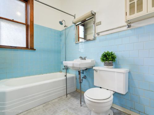 2008 Addison St, Chicago IL 60618-6102 exterior