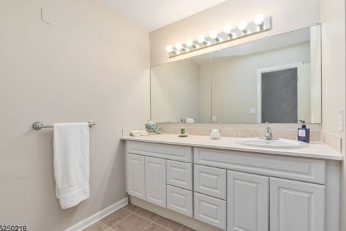 25 Wareham Ct, Scotch Plains NJ 07076-3138 exterior