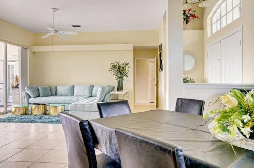 272 Surfside Ave, Fort Pierce FL  34983-1286 exterior