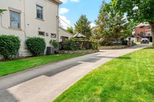 654 Bower Hill Rd, Pittsburgh PA 15243-2040 exterior