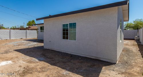 5006 35th Dr, Phoenix AZ  85041-2622 exterior