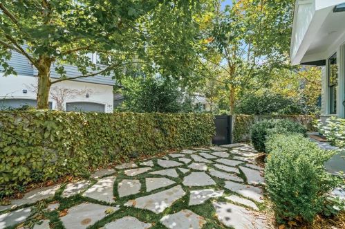 585 Bismark Rd, Atlanta GA 30324-4102 exterior