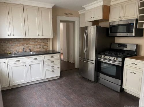 2 Lincoln Ave, Norwalk CT 06854-3709 exterior