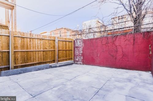 2527 Front St, Philadelphia PA 19133-4005 exterior