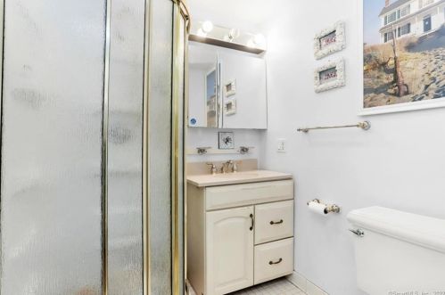 31 Ohio Ave, Norwalk CT 06851-2724 exterior