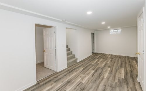 4886 Mohawk Ave, Milwaukee WI  53217-5426 exterior