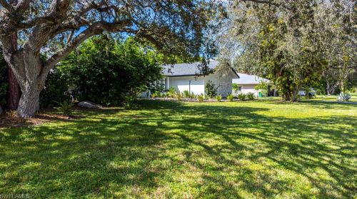 155 Old Tamiami Trl, Naples FL 34110-1170 exterior