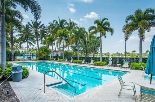 4822 Martinique Way, Naples FL 34119-9551 exterior