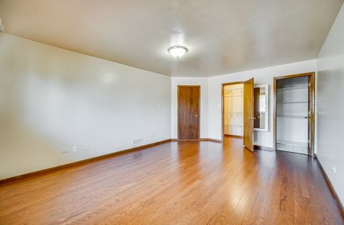 5303 Ridgeway Ave, Chicago IL 60659-1116 exterior