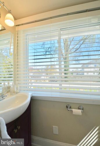 2411 30 St, Washington DC 20018-1532 exterior