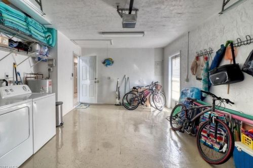 683 94 Ave, Naples FL 34108-2446 exterior