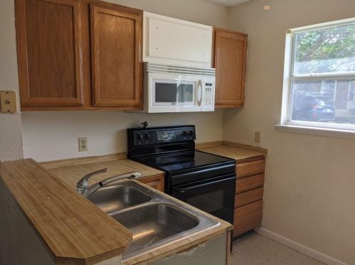 1134 Concho St, Austin TX  78702-2761 exterior