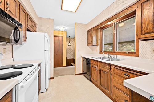 2726 12 St, Duluth MN 55806-1148 exterior