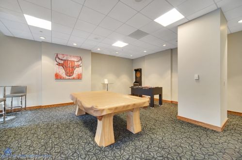 420 Waterside Dr, Chicago IL  60601-4700 exterior