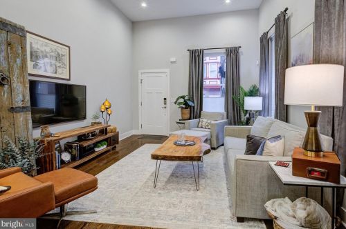 934 Ellsworth St, Philadelphia PA 19146-3010 exterior