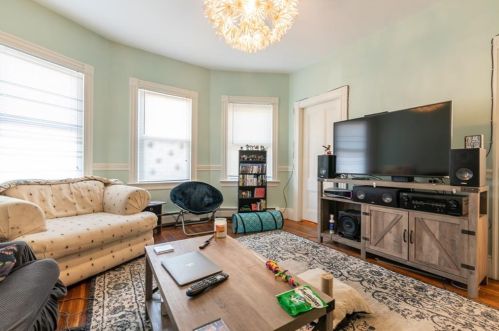 202 Ontario St, Providence RI 02907-1713 exterior