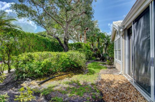 6264 Greenspointe Dr, Boynton Beach FL 33437-4915 exterior