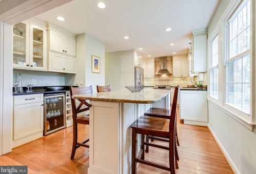 2122 Rampart Dr, Alexandria VA exterior