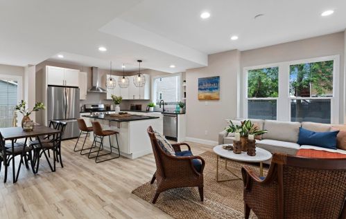 217 Garfield Ave, Milwaukee, WI 53212-3301