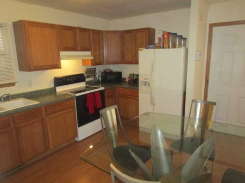 2555 33rd St, Milwaukee, WI 53215-2806