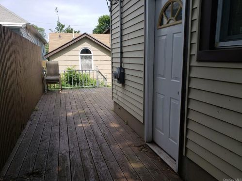 190 Carroll St, Bronx NY  10464-1464 exterior