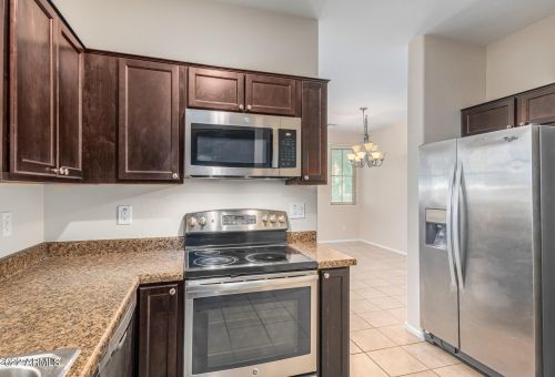 2144 77 Dr, Phoenix AZ 85035-5111 exterior