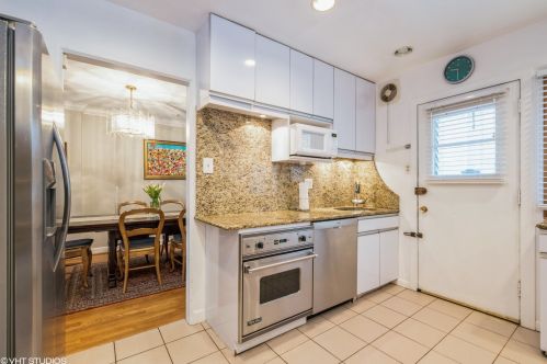 3534 Pne Grv Ave, Chicago IL 60657-1877 exterior