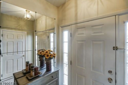 404 Brookview Ct, Whippany NJ  07981-1412 exterior