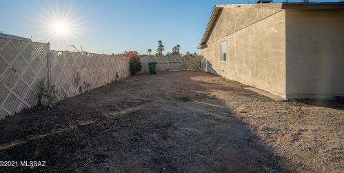 7930 Oldfather Dr, Tucson AZ 85741-1623 exterior