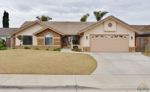 9711 Tuscarora Dr, Bakersfield, CA 93312-2441