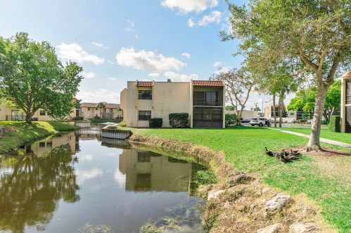 2050 Oleander Blvd, Fort Pierce FL 34950-5308 exterior