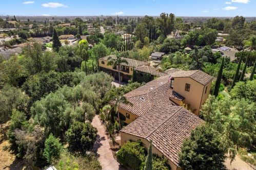 1028 Crestview Dr, Fullerton CA 92833-2203 exterior