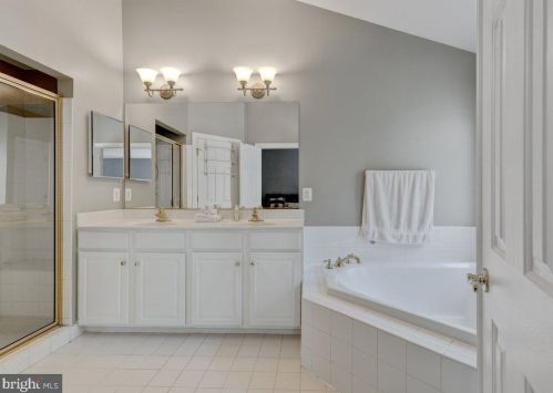 3822 Elmwood Towne Way, Alexandria VA  22303-1161 exterior