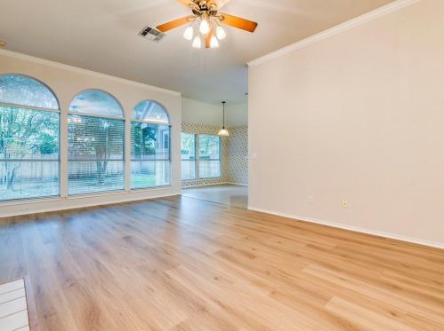 7715 Elkhorn Mountain Trl, Austin TX  78729-6403 exterior