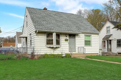 5305 49th St, Milwaukee, WI 53220-5020