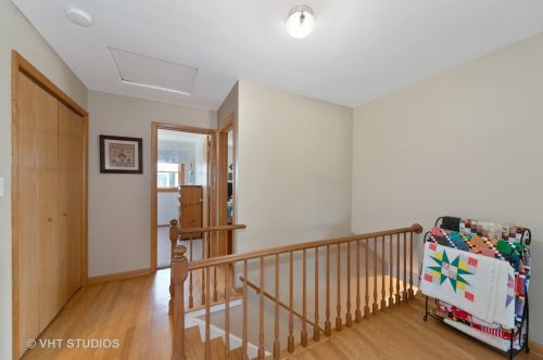 861 Saylor Ave, Elmhurst IL 60126-4303 exterior