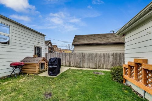 6712 Devon Ave, Chicago IL 60646-3703 exterior