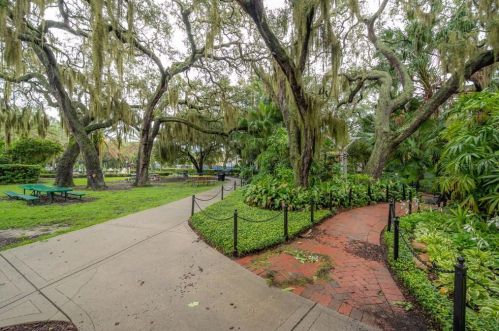 406 Oregon Ave, Tampa FL 33607-2803 exterior