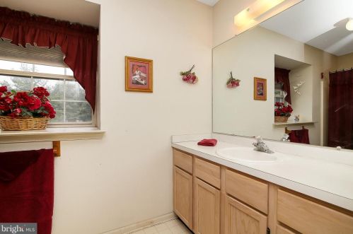 9 Kimberly Dr, Runnemede NJ 08078-2104 exterior