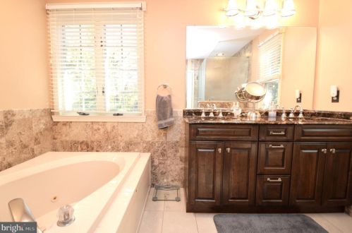 1 Bradford Dr, Southampton NJ  08088-8678 exterior