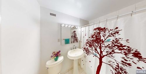 1375 River Rd, Edgewater NJ 07020-1455 exterior