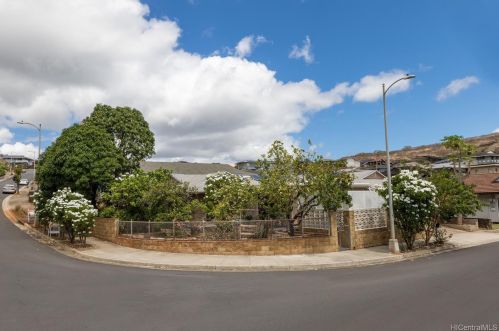 3481 Ala Akulikuli St, Honolulu HI 96818-2220 exterior