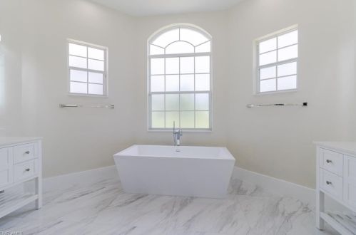 931 8 St, Naples FL 34120-3435 exterior