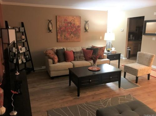 106 Crystal Hl Ln, Poughkeepsie NY 12603-6981 exterior