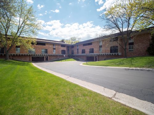 4155 Rivers Edge Cir, Milwaukee WI 53209-1122 exterior