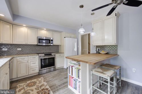 735 Hickory Ln, Berwyn PA 19312-1438 exterior