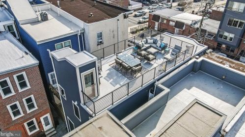 2011 Brown St, Philadelphia PA 19123-2256 exterior