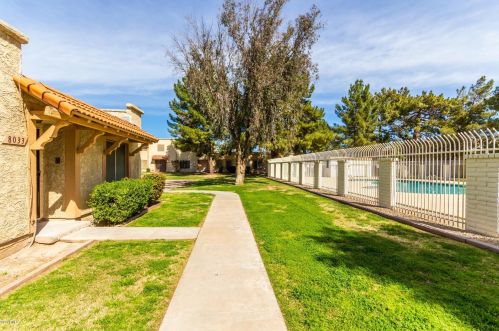 8033 32nd Ave, Phoenix, AZ 85051-6215