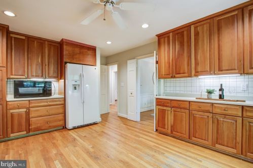 10512 Gainsborough Rd, Rockville MD 20854-3717 exterior