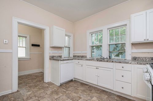 1636 Kalamazoo Ave, Grand Rapids MI 49508-5536 exterior